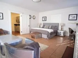 Hamilton Suite 1 - Ground Floor, Courtyard