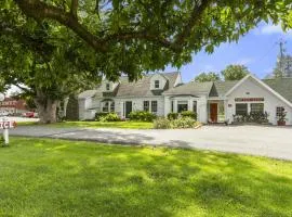 Blue Spruce Inn & Suites