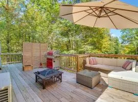 Hot Tub and Sauna Secluded Pocono Getaway!