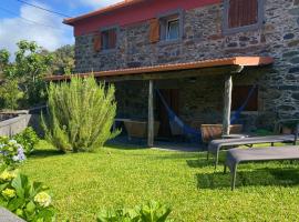 Madeira Bird House - House in the Mountains With Garden，位于圣维森特的别墅