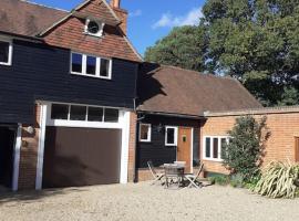 Rural Retreat near Dorking，位于多尔金的度假屋