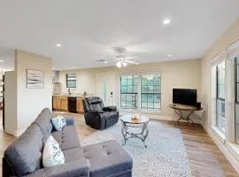 3BR Private Home with Hill Country Views and Patio