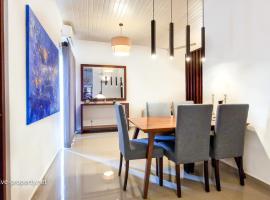 Luxurious 2 bedroom apartment - Ariyana Resort Apartments -Athurugiriya，位于科伦坡的公寓