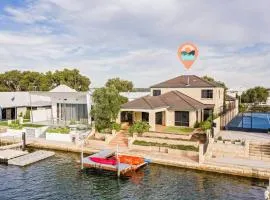 Luxury Waterfront Canal Estate With Private Jetty - Pet Friendly
