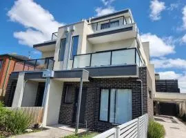 Rosie Townhouse in prime location close to CBD