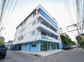 RoomQuest North Pattaya Light Collection，位于北芭堤雅的酒店