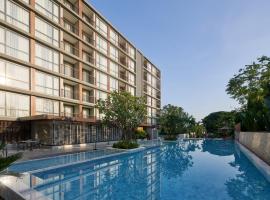 The Park Nine Hotel Suvarnabhumi，位于莱卡邦的带泳池的酒店