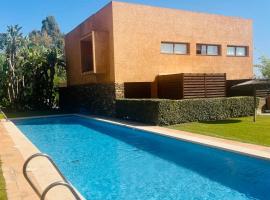 Preciosa Casa de diseño Valle del Este Golf Resort ideal para familias，位于维拉的酒店