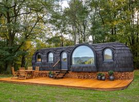 Glamping Skrytín，位于Dobkovice的豪华帐篷