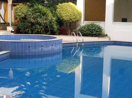 Resort like luxury room, 17 UniteHearts Krishna, near RMV Club, Dollars Colony，位于班加罗尔的度假村