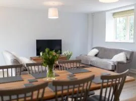 Marquesa - Modern dog-friendly barn on a country estate