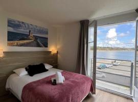 Couett'Hôtel Brest Port de plaisance, Les pieds dans l'eau，位于布雷斯特的酒店