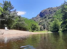 Camping Le Viaduc Ardèche，位于Arlebosc的露营地