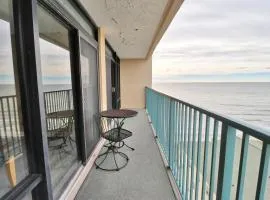 Ocean view condo, pool, beach access, wifi included, monthly winter rental