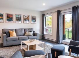 Granite Ridge Condo by Revelstoke Vacations，位于雷夫尔斯托克的酒店