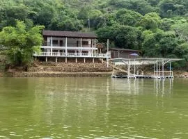 Hermosa Cabaña en Isla privada Prado Tolima