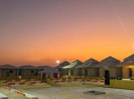 Best Desert Camp In Jaisalmer Red Velvet，位于斋沙默尔的露营地
