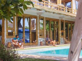 SHANTI SURF CAMP，位于El Paredón Buena Vista的酒店