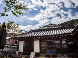 Bonghwangjae Hanok Guesthouse，位于Gongju的韩屋