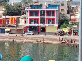 Hotel Ramghat inn -In front of Mandakini River，位于Sītāpur Mūāfi的酒店