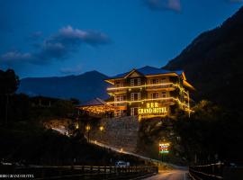RRR Grand Hotel，位于本贾尔的酒店