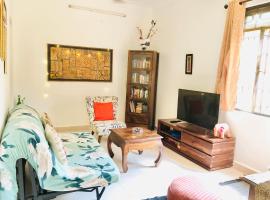 TheYelloMelloHouse 1BHK Wi-Fi AC Pet-Friendly Home，位于曼德姆的酒店