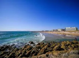 Sunny Beachfront Apt in Costa da Caparica