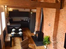 VIP 3BR Grade2 Luxurious Industrial House with WOOD FIRE, Electric blinds and big Cast iron Windows in the heart of the JQ