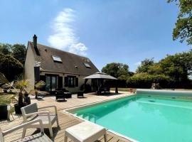 BoiKlo - Private pool, Billard, Spa Nordique 10p，位于Hellenvilliers的酒店