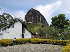 Cabañas Guatapé，位于瓜塔佩的酒店