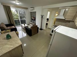 Kyrenia center, 2 bedroom, 1 living room, residential apartment，位于凯里尼亚的酒店