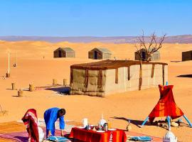 Mhamid Sahara Golden Dunes Camp - Chant Du Sable，位于Mhamid的豪华帐篷营地
