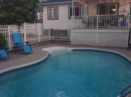 Beautiful Guest Home Riverfront Retreat 15 Min to Ottawa，位于加蒂诺的酒店