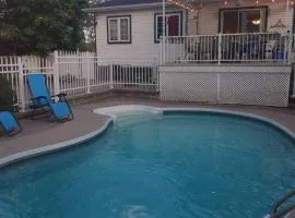 Beautiful Guest Home Riverfront Retreat 15 Min to Ottawa