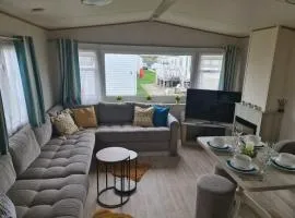 Delux Caravan - Clacton-on-sea