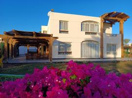 Royal Private Villas at Aroura Oriantal Resort - By Royal Vacations EG，位于沙姆沙伊赫的酒店