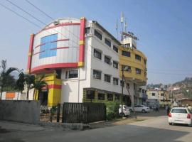 Hotel Dhruv Palace，位于特里姆巴克的酒店