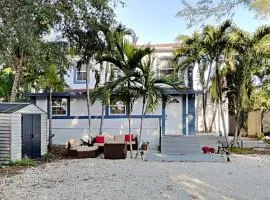 Miami Townhouse with Patio, Gazebo, Free Parking, centrally located