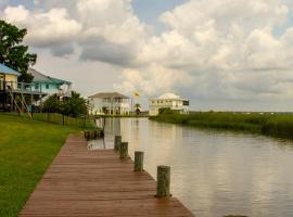 Waterfront Home with dock, sleeps 10，位于Shoreline Park的别墅