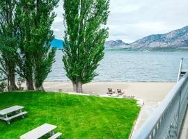 Poplars Motel on the lake