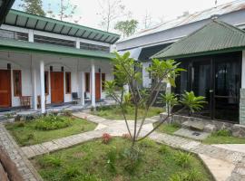 RedDoorz Syariah @ Jalan Dieng Wonosobo 2，位于Garung的酒店