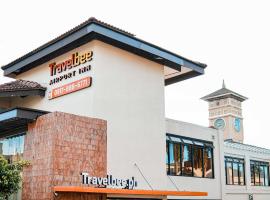Travelbee Airport Inn，位于麦克坦的住宿加早餐旅馆