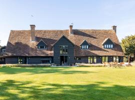 Period Luxury Converted Barn Windsor/Maidenhead - Perfect for family groups，位于塔普洛的度假屋