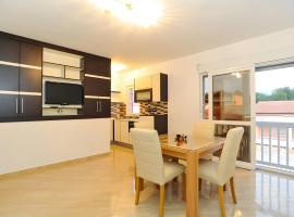 Holiday home Tomislav for 12 guests near the beach，位于维尔的酒店