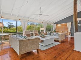 Sublime Beach Getaway, Spacious Balcony with BBQ，位于Copacabana的酒店