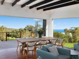 Newly Furnished, With Ocean Views，位于克里卡尔的酒店