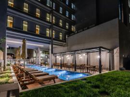 Magnes Hotel，位于沃洛斯的带泳池的酒店