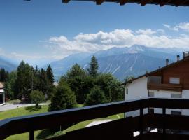 Crans-Montana Les Rocca C，位于克莱恩 蒙塔纳森林小屋缆车附近的酒店