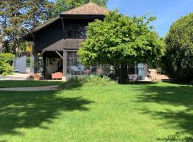 'Le Petit Clos Suites'- Charming Garden Villa on Leman Lake，位于尼翁的家庭/亲子酒店