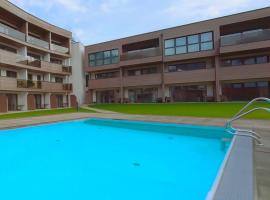 Lakeside Luxury Apartments，位于滨湖采尔的带泳池的酒店